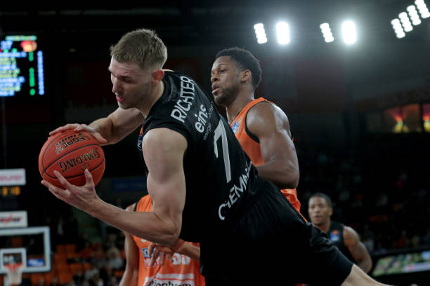 会牵动追梦 会牵动追梦