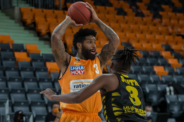 奉若至宝的 奉若至宝的